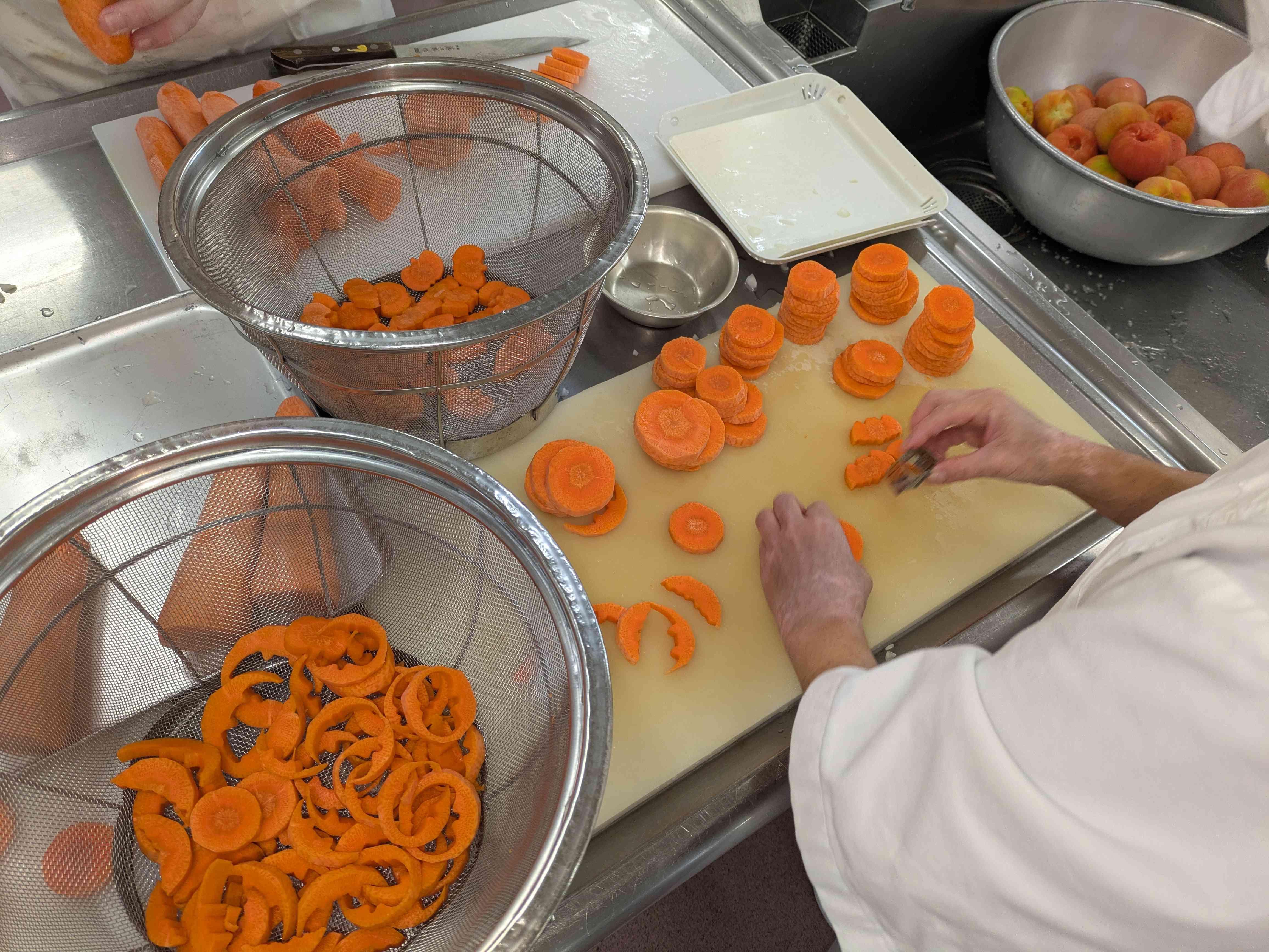 ﾊﾛｳｨﾝ人参型抜